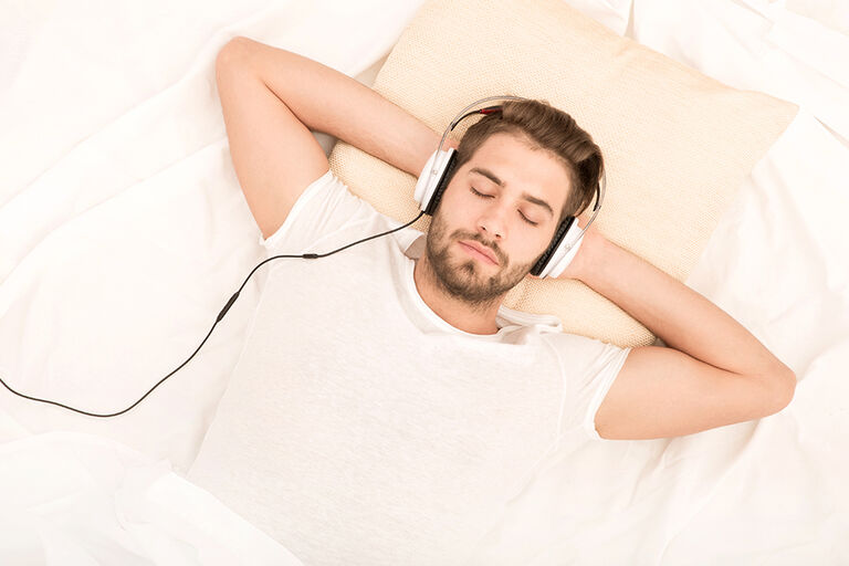 Est-ce une bonne idée d'écouter de la musique avant de dormir ?